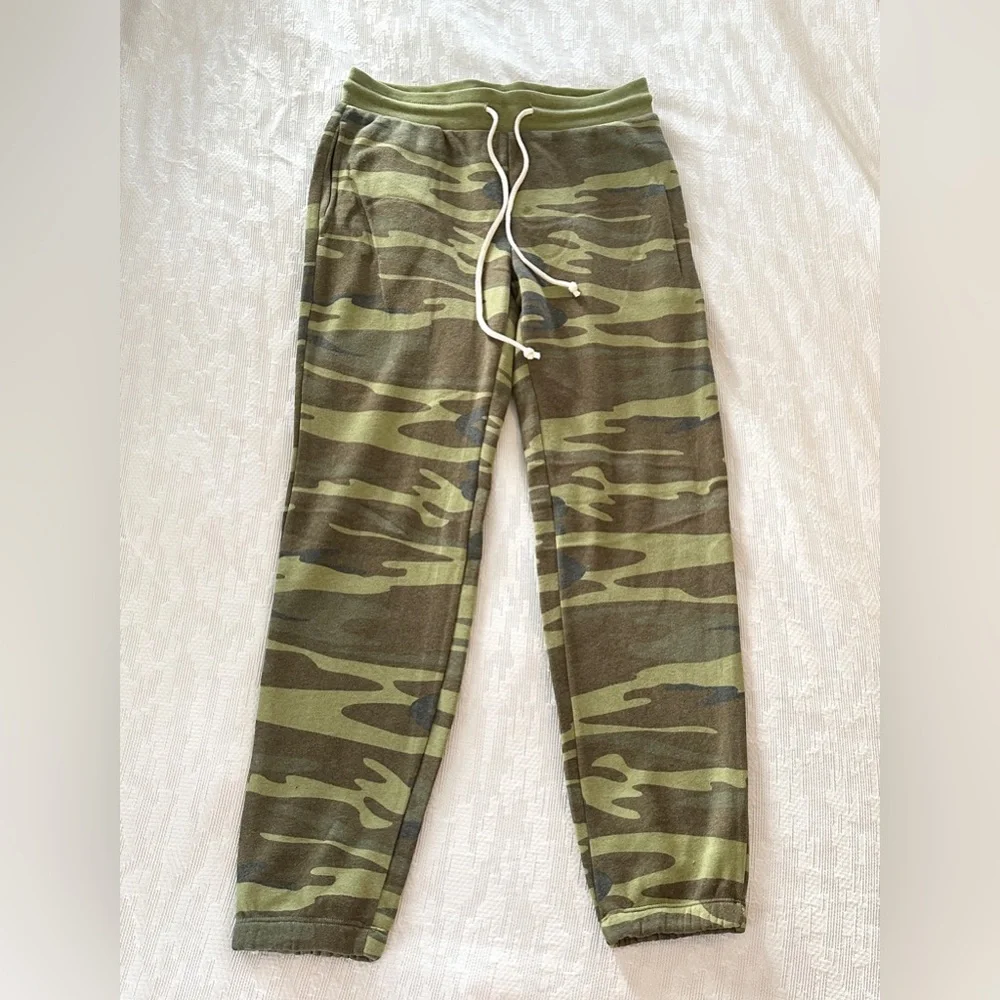 Alternative Apparel Camo Joggers – Size Small - Picture 1 of 3